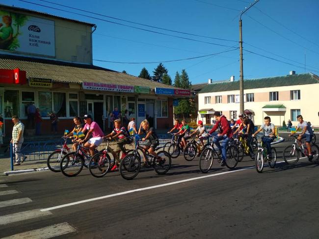 На Рівненщині відсвяткували державні свята велопробігом (ФОТО)