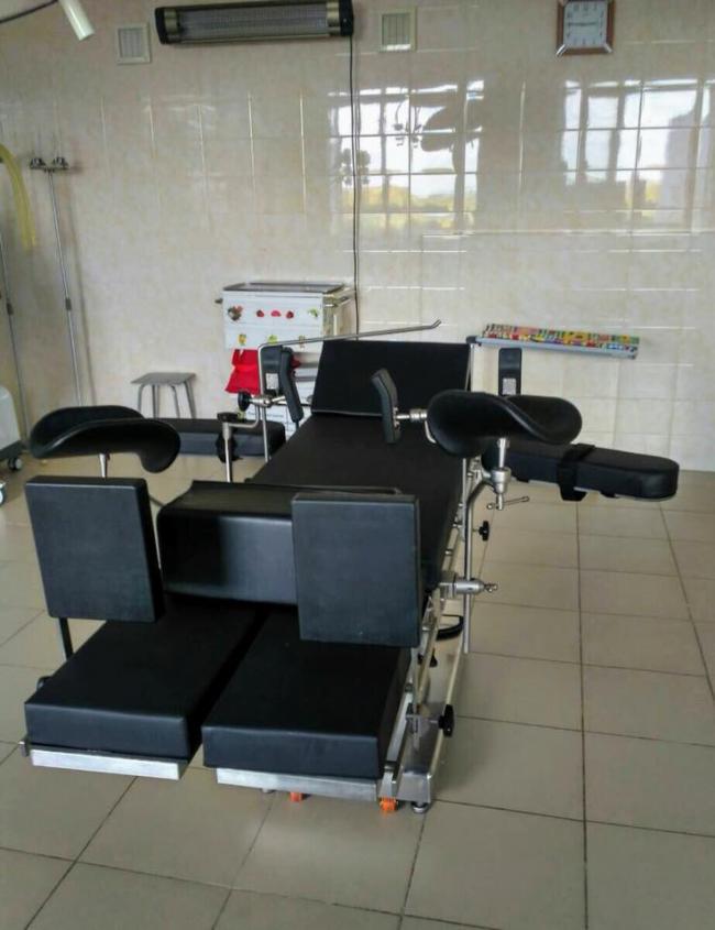 Рівненська дитяча лікарня отримала новенький операційний стіл (ФОТО)