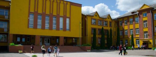 Школу на Рівненщині не впізнати після недавнього ремонту (ФОТО)