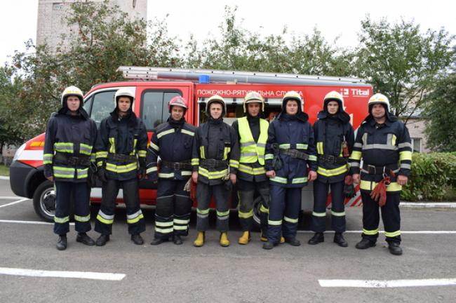 Рівненські рятувальники тренувалися рятувати потерпілих у ДТП (ФОТО)