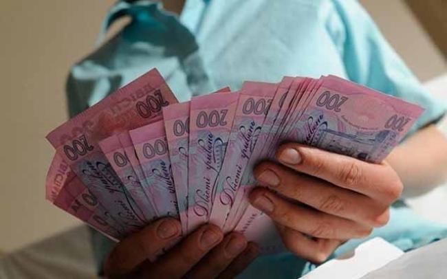 Лікарі на Рівненщині вже мають зарплату до 16 тисяч гривень