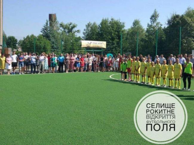 На Рівненщині продовжують встановлювати футбольні міні-поля (ФОТО)