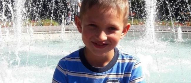На Рівненщині просять допомогти хлопчику зі страшним діагнозом
