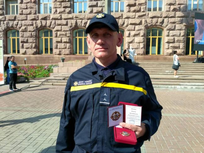 Рівненський рятувальник отримав відзнаку з рук Міністра внутрішніх справ України (ФОТО)