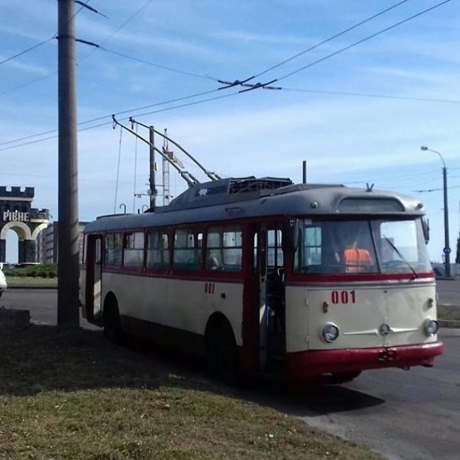 У Рівному їздить найстаріший тролейбус України (Фотофакт)