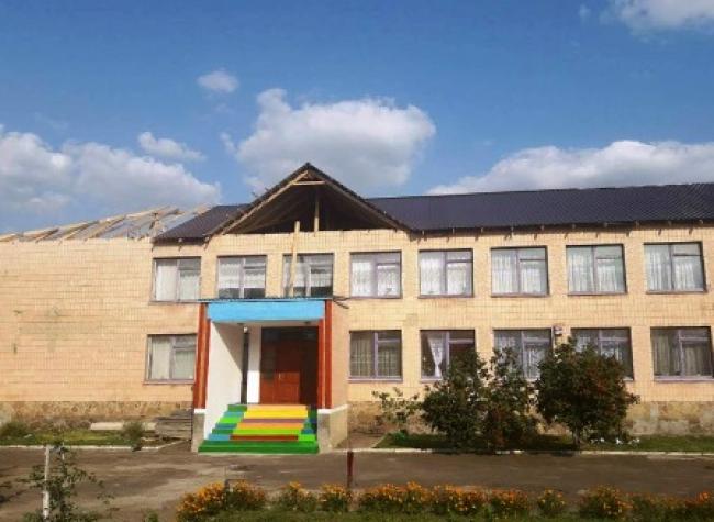 У школі на Рівненщині до нового навчального року перекрили дах (ФОТО)