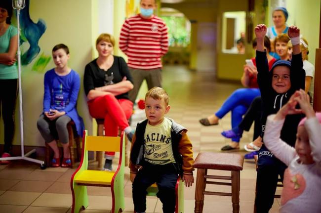 Зірки телебачення привітали дітей з Рівненської онкогематології з іменинами (ФОТО+ВІДЕО)