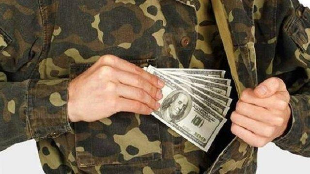 На Рівненщині на хабарі у 800 доларів затримали військового