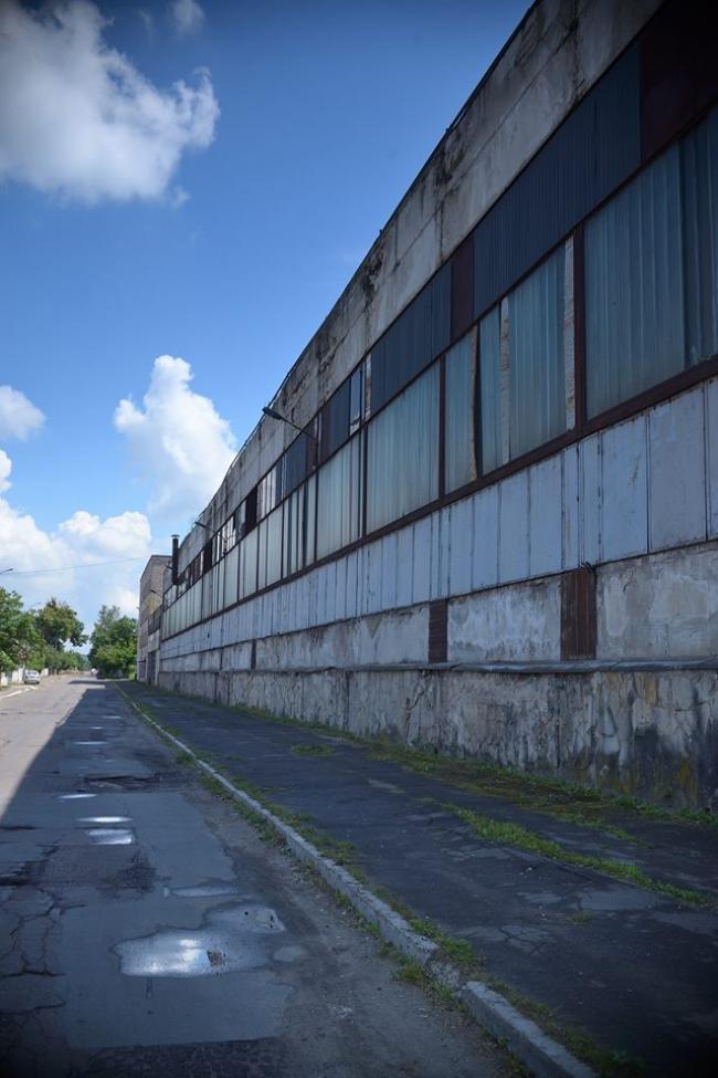 Активісти закликають американських власників заводу на Рівненщині відремонтувати аварійну стіну