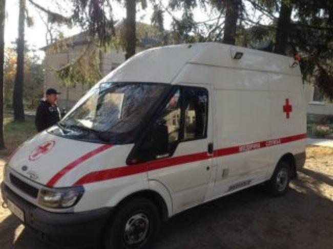 Добровольці Рівненщини передали Тернопільщині автомобіль "швидкої"