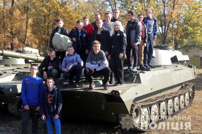 Учні з Рівненщини побували у військовій частині (ФОТО)