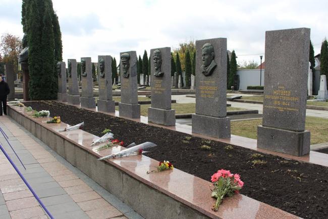 У Рівному вшанували пам`ять загиблих героїв (ФОТО)