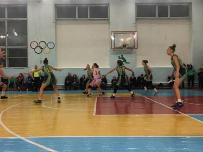 Жіноча баскетбольна команда Рівненщини блискуче стартувала у вищій лізі