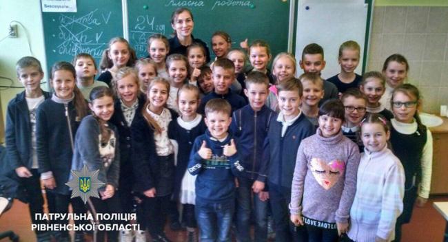 На Рівненщині маленьким школярикам розказували про ПДР (ФОТО)