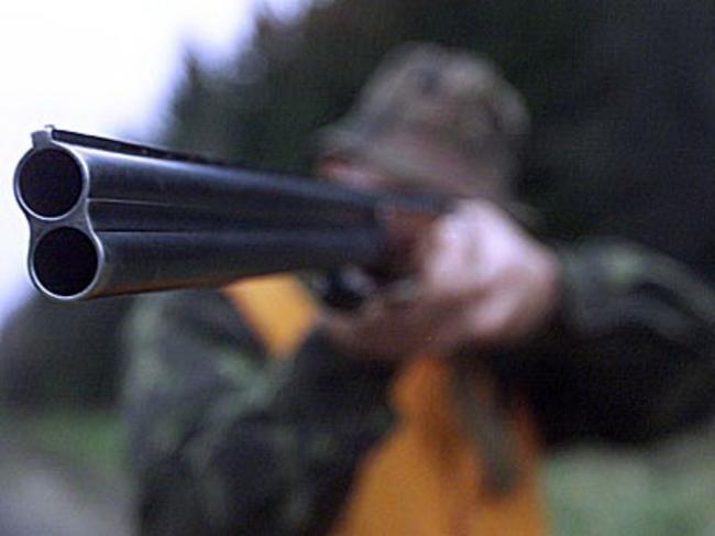 На Рівненщині засудити чоловіка, що стріляв з рушниці по автомобілю
