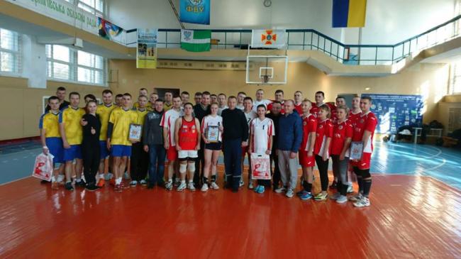 Рівненські рятувальники - найкращі у волейболі (ФОТО)