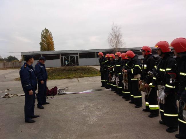 Рівненські рятувальники тренувалися гасити склади (ФОТО)