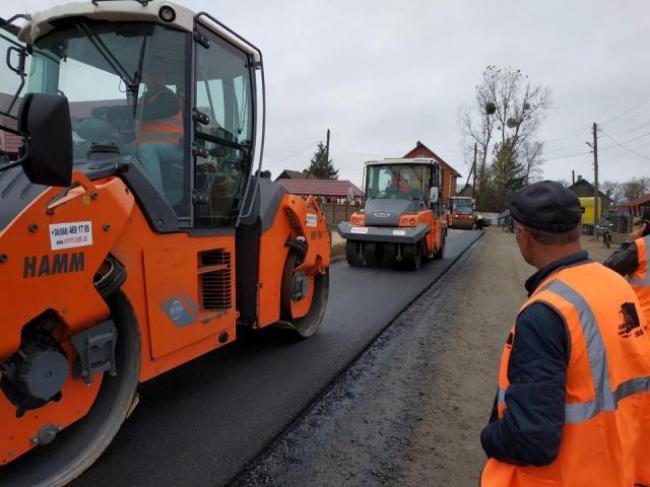 У селі на Рівненщині проводять масштабний ремонт дороги (ФОТО)