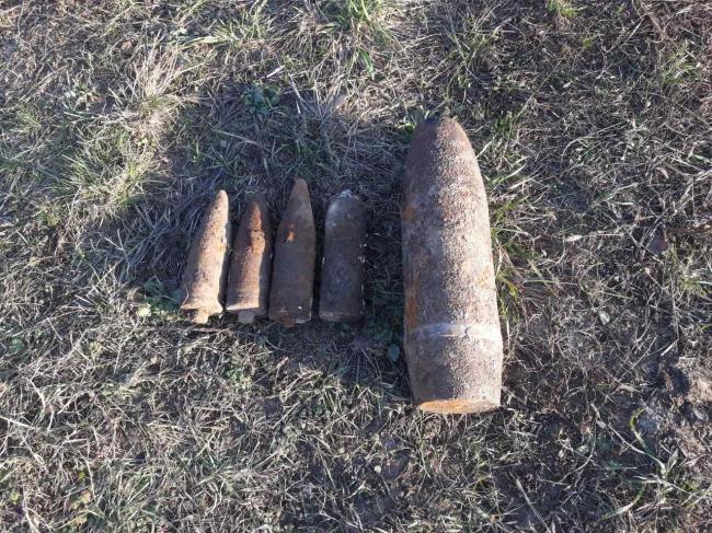 Учора піротехніки знищили 5 боєприпасів, які знайшов селян на Рівненщині