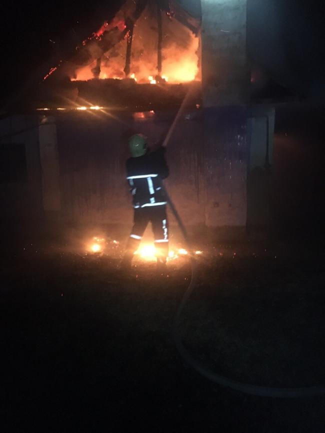 На Рівненщині гасили пожежу у житловому будинку