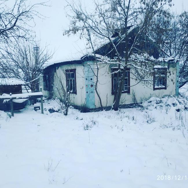 На Рівненщині горів житловий будинок: вдалося врятувати жінку (ФОТО)