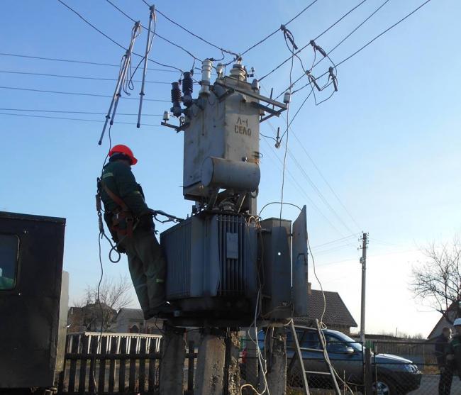 На Рівненщині крадії позбавили електрики кілька вулиць