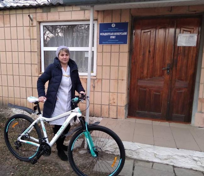 На Рівненщині лікарі до пацієнтів добираються... велосипедом