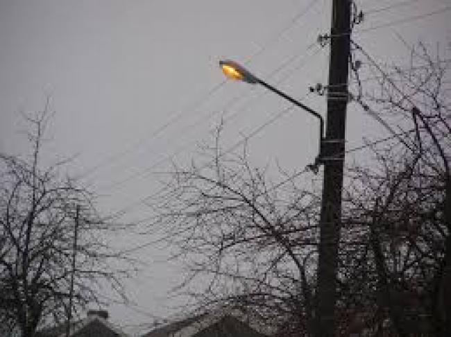 На Рівненщині вуличне освітлення працює вдень (ВІДЕО)