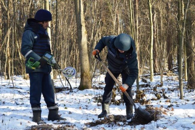 Рівненські піротехніки досі ліквідовують наслідки вибухів на Чернігівщині