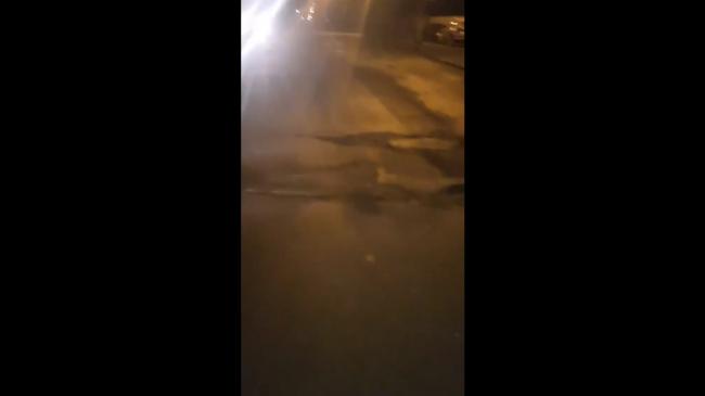 Рівняни скаржаться на жахливий стан дороги на вулиці Млинівській (ВІДЕО)