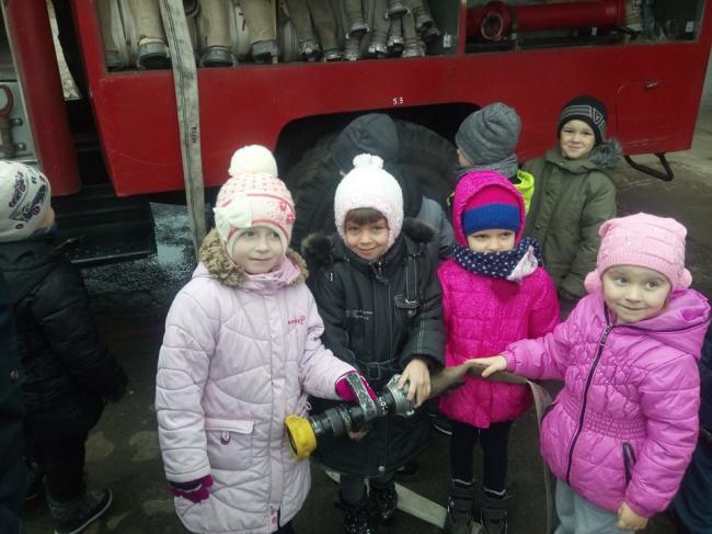 Рятувальники Рівненщини запрошують дітей відвідати пожежні частини