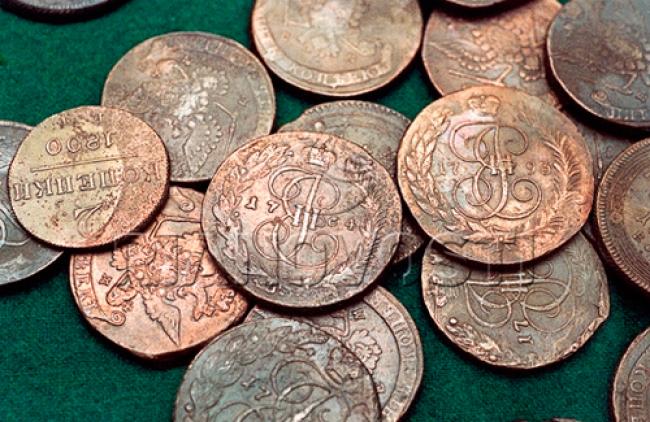 Мешканець Рівненщини намагався вивезти за кордон старовинні монети та банкноти (ВІДЕО)