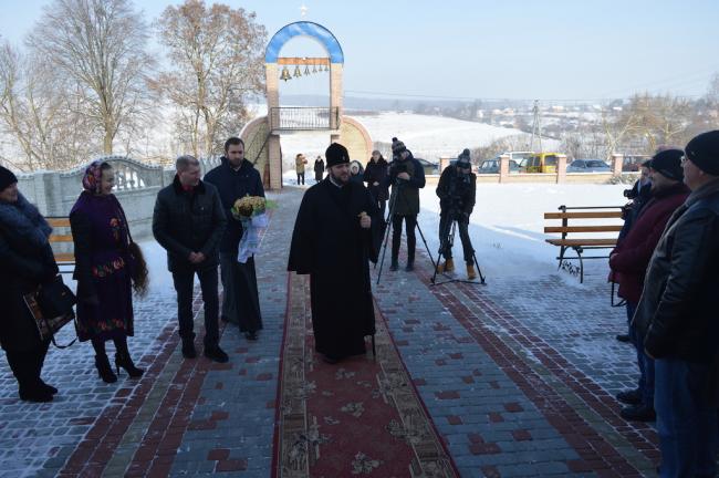 На Рівненщині архієпископ Іларіон освятив новозбудовану дзвіницю (ФОТО)