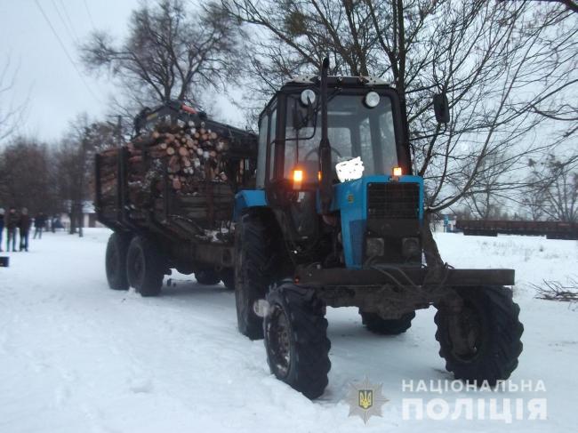 На Рівненщині чоловік поховзнувся і помер під колесами трактора (ФОТО)