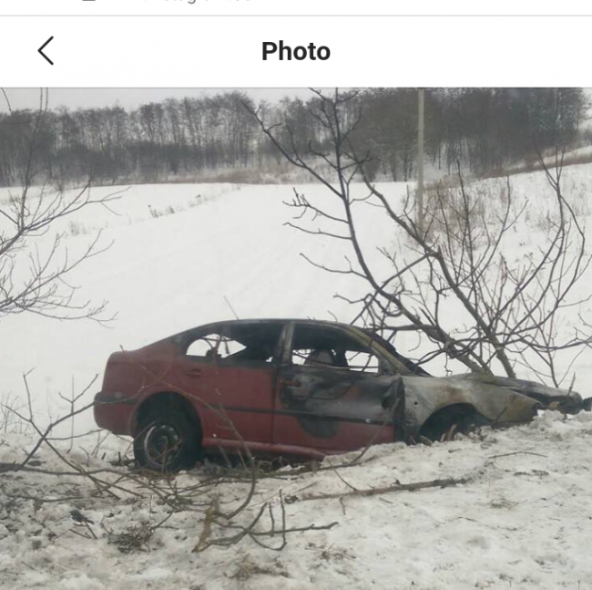 На Рівненщині легковик потрапив у ДТП і загорівся (ФОТОФАКТ)