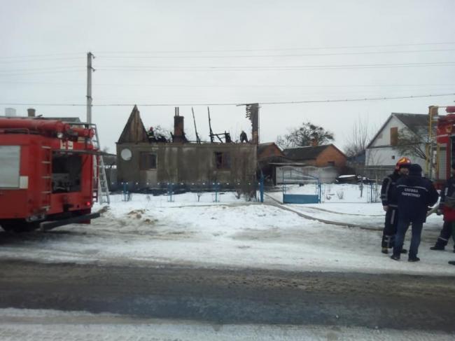 На Рівненщині в пожежі згоріли дах та кімната житлового будинку (ФОТО)