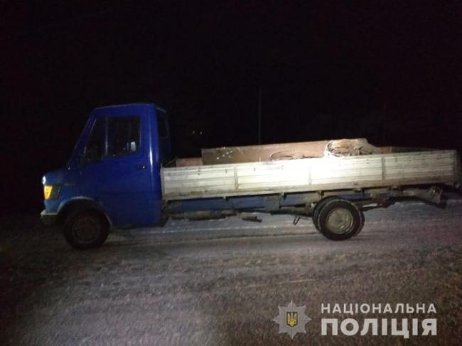На Рівненщині водій вантажівки наїхав на чоловіка, що лежав на дорозі: потерпілий - помер