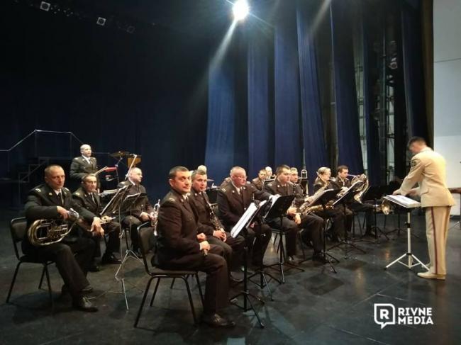 У Рівне із концертом завітав військовий оркестр зі Львова (ФОТО, ВІДЕО)