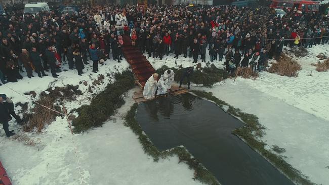 Як на Рівненщині Водохреща святкували та в ополонки пірнали (ФОТО+ВІДЕО)