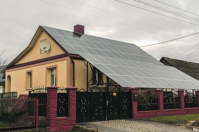 Підприємець з Рівненщини побудував сонячну електростанцію і заробляє на цьому