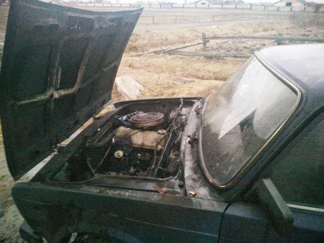На Рівненщині горів легковик ВАЗ: пожежу загасили до приїзду рятувальників 
