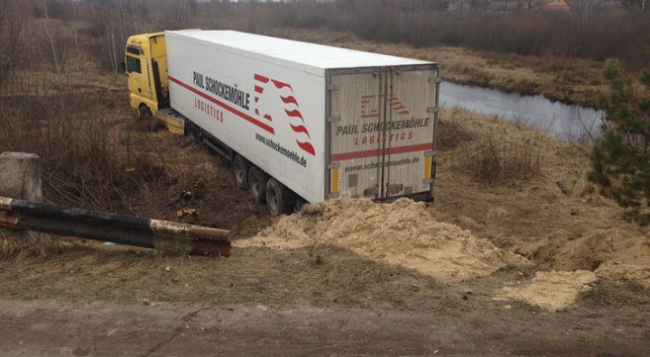 На Рівненщині у ДТП потрапила вантажівка (ФОТО+ВІДЕО)
