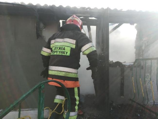 У Білій Криниці на Рівненщині у приватному господарстві загорівся будинок (ФОТО+ВІДЕО)