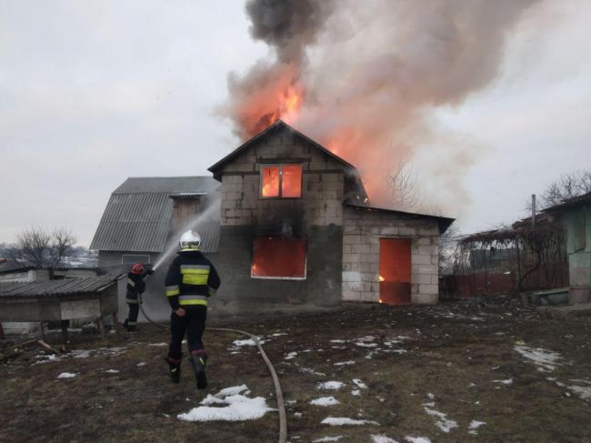 У Рівненському районі горів житловий будинок (ВІДЕО)