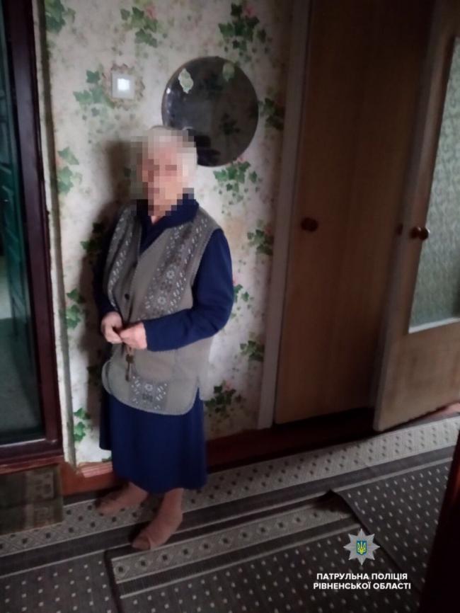 У Рівному патрульні допомагали 89-річній бабусі дістатися додому