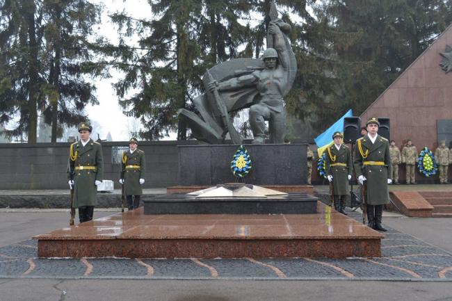 У Рівному вшанували пам`ять солдат-визволителів від німецько-фашистських загарбників (ФОТО)