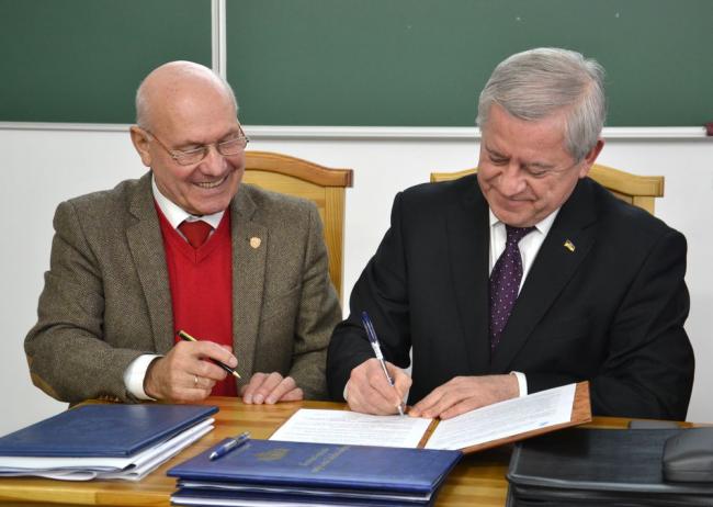 Університет на Рівненщині підписав договір про співпрацю з Українським союзом промисловців і підприємців (ФОТО)