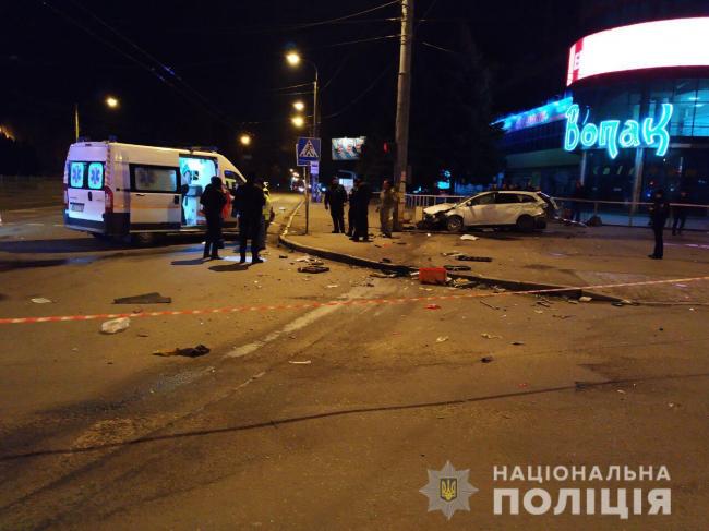 Автівку винесло аж на тротуар: вночі біля 12-ї школи у Рівному трапилася ДТП (ФОТО)