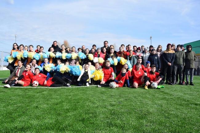У селі біля Рівного відкрили нове міні-футбольне поле (ФОТО)