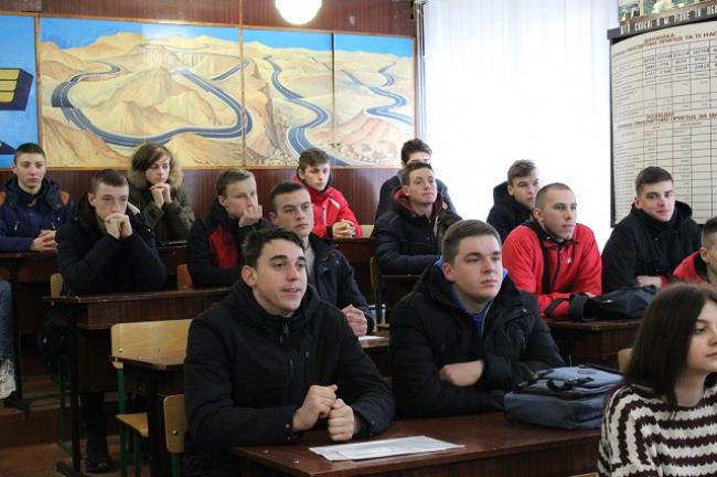 Рівненські студенти побували в податковій службі (ФОТО)